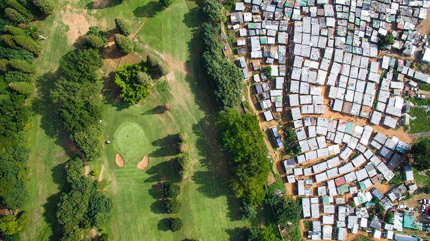 Ces séparations qui divisent les riches et les pauvres vues du ciel grâce à un drone | So Busy Girls