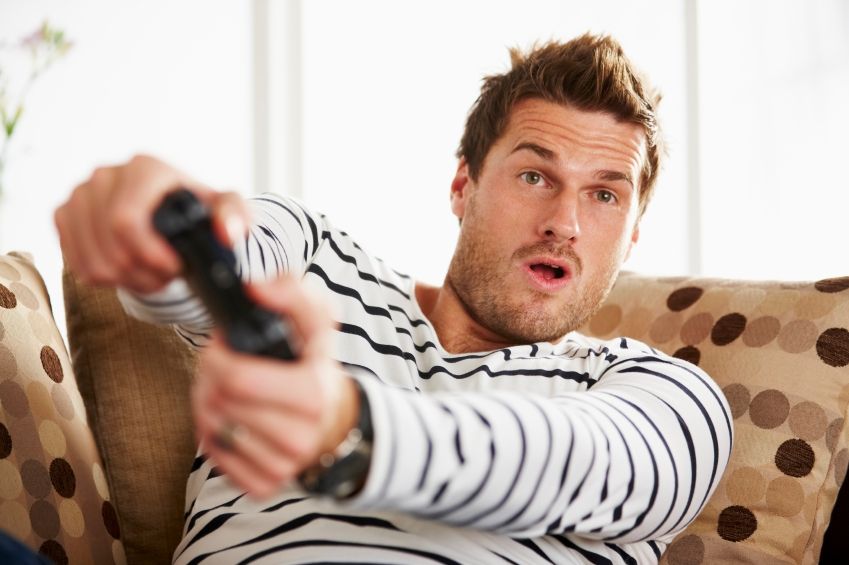 Il joue toujours aux jeux vidéos | So Busy Girls