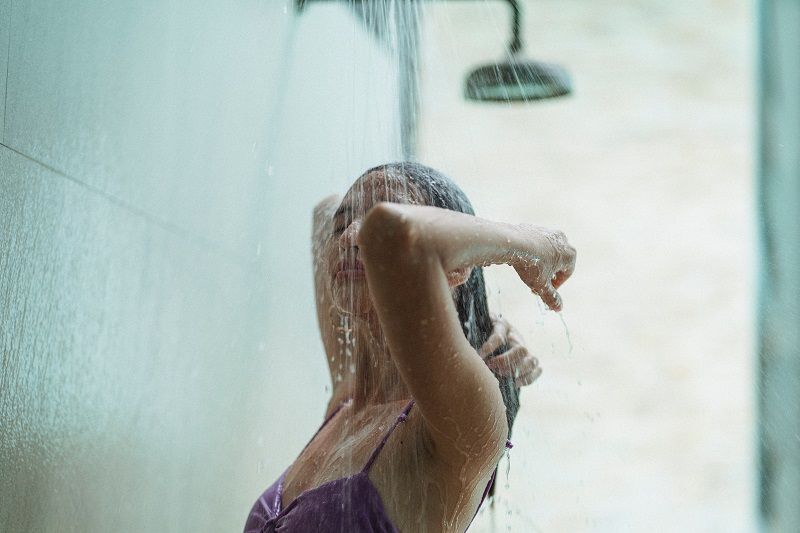 Pourquoi il ne faut JAMAIS prendre de douche froide en pleine canicule | So Busy Girls