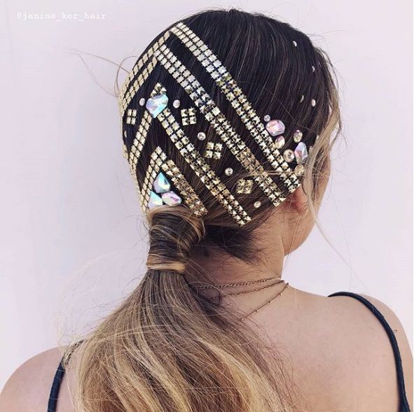 Les bijoux de cheveux pour des coiffures féminines à souhait | So Busy Girls