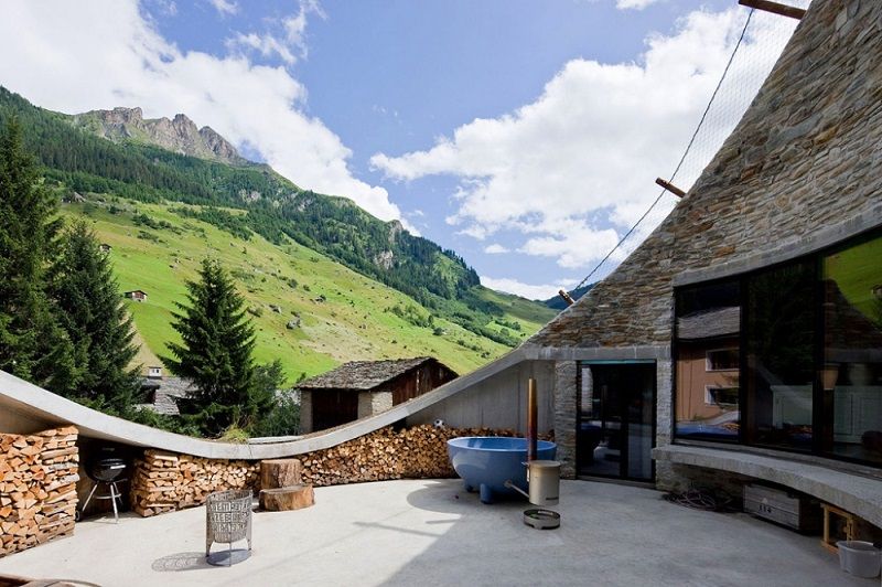 Cette maison troglodyte a été habilement transformée en villa luxueuse | So Busy Girls