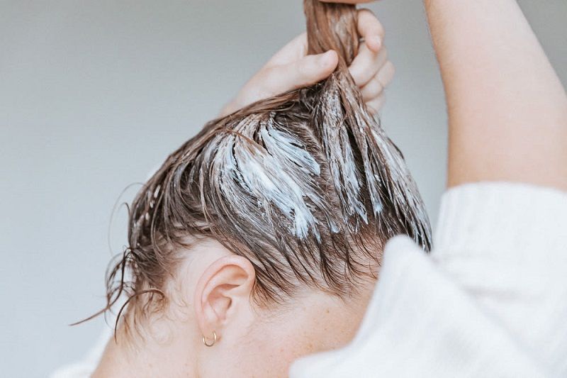 5 masques maison à faire soi-même pour lutter contre les cheveux gras | So Busy Girls