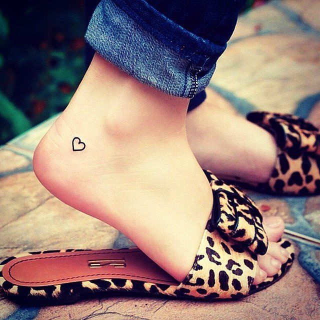 Un petit tatouage coeur sur la cheville | So Busy Girls