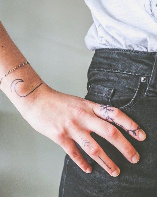 18 idées de tatouages vague pour tous ceux qui adorent la mer | So Busy Girls