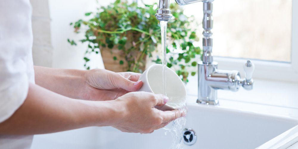 La recette de liquide vaisselle maison à faire soi-même pour économiser, avoir les mains toutes douces et préserver la planète | So Busy Girls