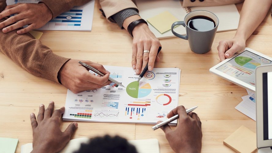 Comment élargir son réseau intelligemment quand on ne connaît pas grand monde ? | So Busy Girls