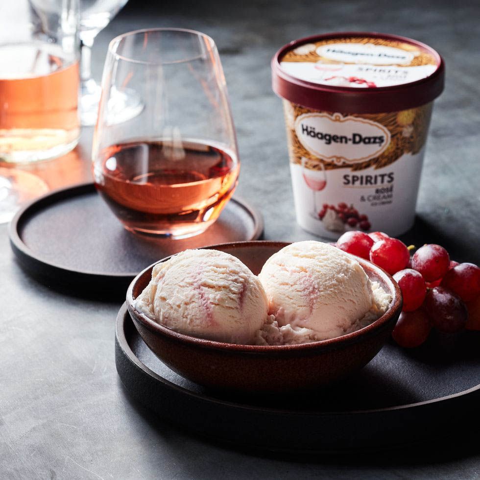 Häagen-Dazs vient de sortir une glace au rosé, et elle sent bon l'été | So Busy Girls