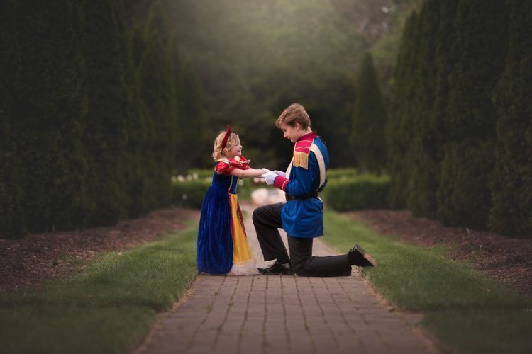 Le frère de cette petite fille de 5 ans lui a fait une belle surprise avec une séance photo Disney | So Busy Girls