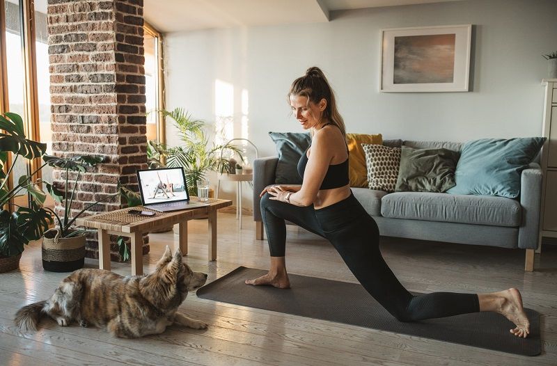 Avec ces vidéos fitness de 5 minutes, vous n'avez plus aucune excuse pour ne pas faire de sport à la maison | So Busy Girls