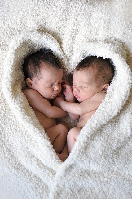 Voilà comment ces 20 couples ont choisi d'annoncer la naissance de leur bébé ! | So Busy Girls