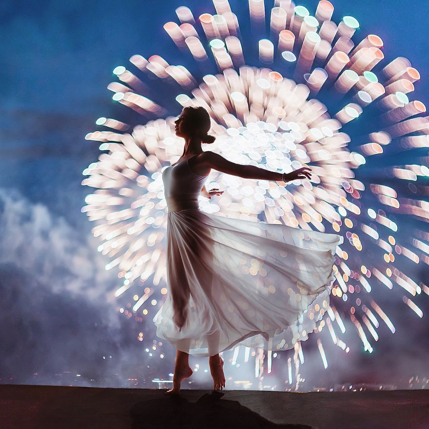 Pendant le Festival pyrotechnique de Moscou, en Russie | So Busy Girls