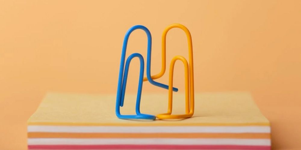 Pourquoi vous devriez absolument fuir le paperclipping, cette technique de séduction ultra toxique | So Busy Girls