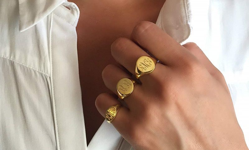Pourquoi on a autant envie de craquer pour une chevalière en or pour femme | So Busy Girls