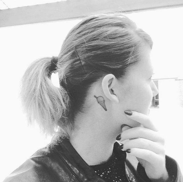 26 idées de tatouages derrière l'oreille | So Busy Girls