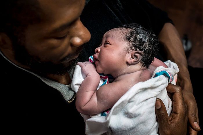 16 photos très émouvantes de jeunes papas dans la salle d'accouchement | So Busy Girls