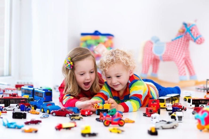 C'est prouvé : offrir ou acheter trop de jouets aux enfants nuit à leur créativité | So Busy Girls