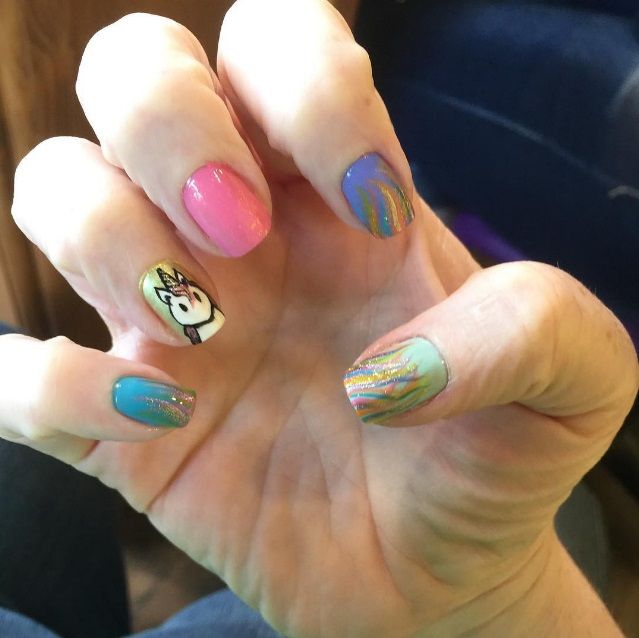 18 nail arts licorne qui nous font revenir quelques années en arrière (et ça fait du bien) | So Busy Girls