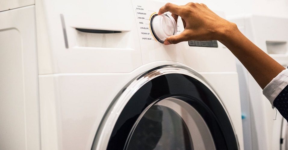 J'ai mis des glaçons dans mon sèche linge au lieu de repasser mes vêtements et le résultat m'a vraiment bluffé | So Busy Girls