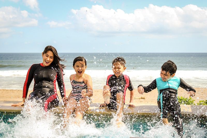 Parcs d'attractions, accrobranche ou piscine : voici 3 idées de sorties sympas à faire en famille | So Busy Girls