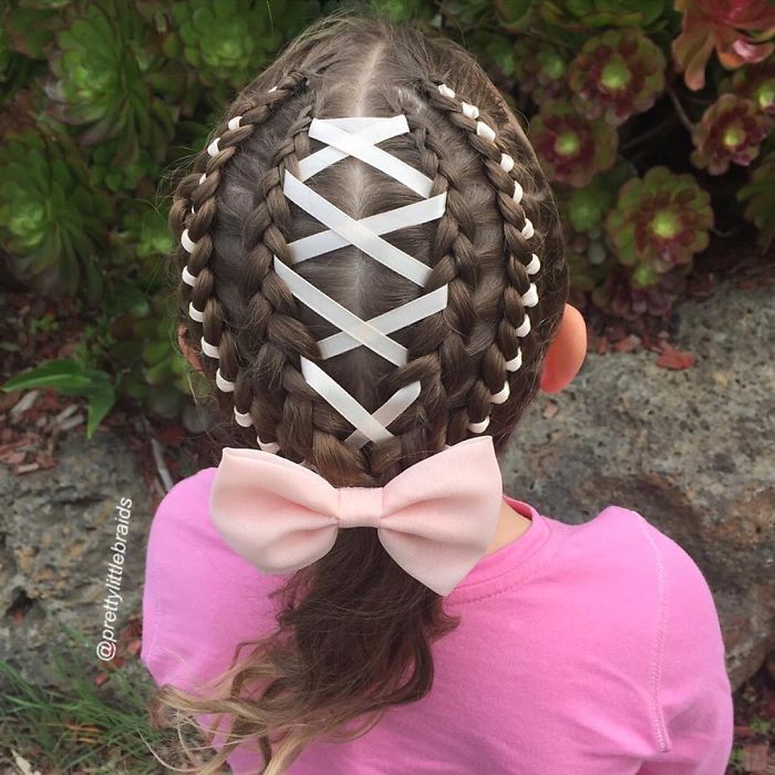 Cette maman fait des tresses impressionnantes et complexes à sa fille tous les matins avant d'aller à l'école | So Busy Girls