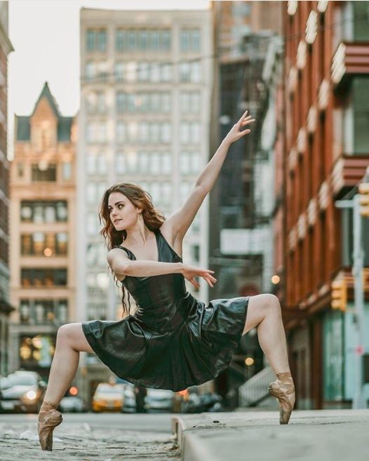 16 photos sublimes de ballerines qui dansent dans les rues de New York | So Busy Girls