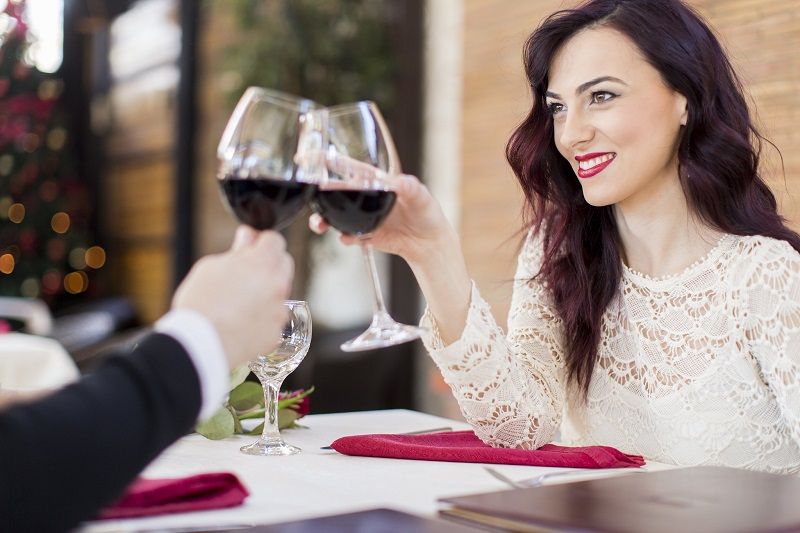 Boire du vin rouge pourrait augmenter vos chances de tomber enceinte | So Busy Girls