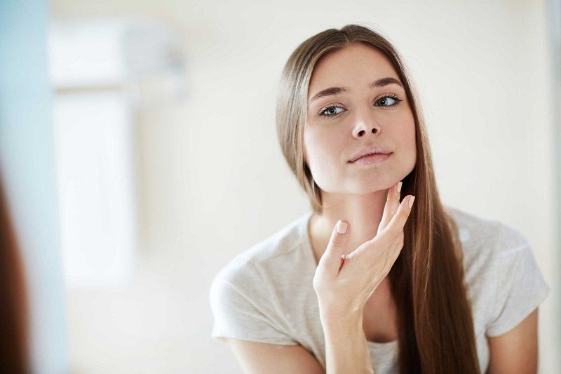 Vous avez la peau grasse ou des boutons d'acné ? Bonne nouvelle : votre peau vieillit moins vite que les autres ! | So Busy Girls