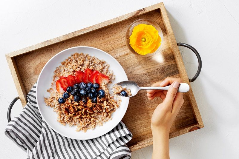 Vous avez l'habitude de ne rien avaler au petit-déjeuner ? D'après cette étude, ça vous pousserait à manger plus gras | So Busy Girls