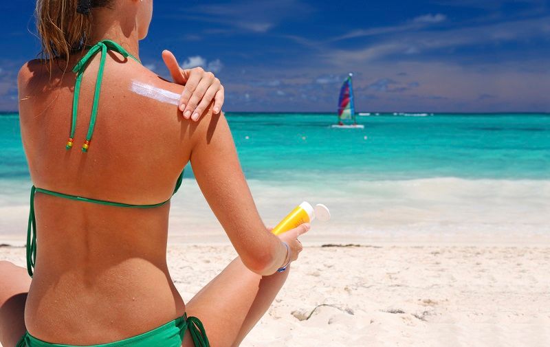 5 huiles essentielles efficaces pour apaiser un coup de soleil | So Busy Girls