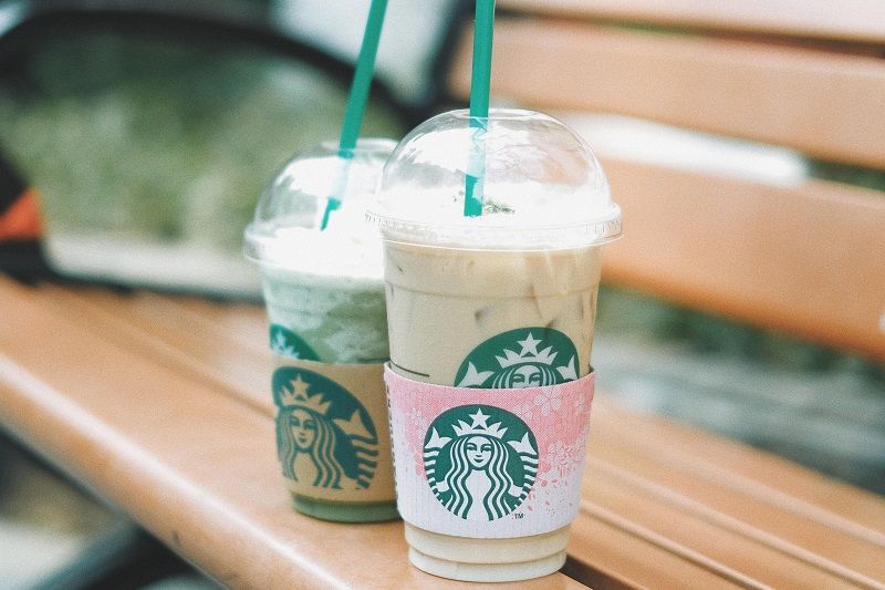 Starbucks lance ses Cloud Macchiato, des café froids mousseux à la vanille et au caramel | So Busy Girls