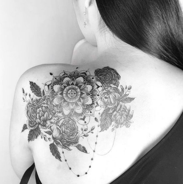 22 tatouages sexy (et totalement inattendus) à vous faire dans le dos | So Busy Girls