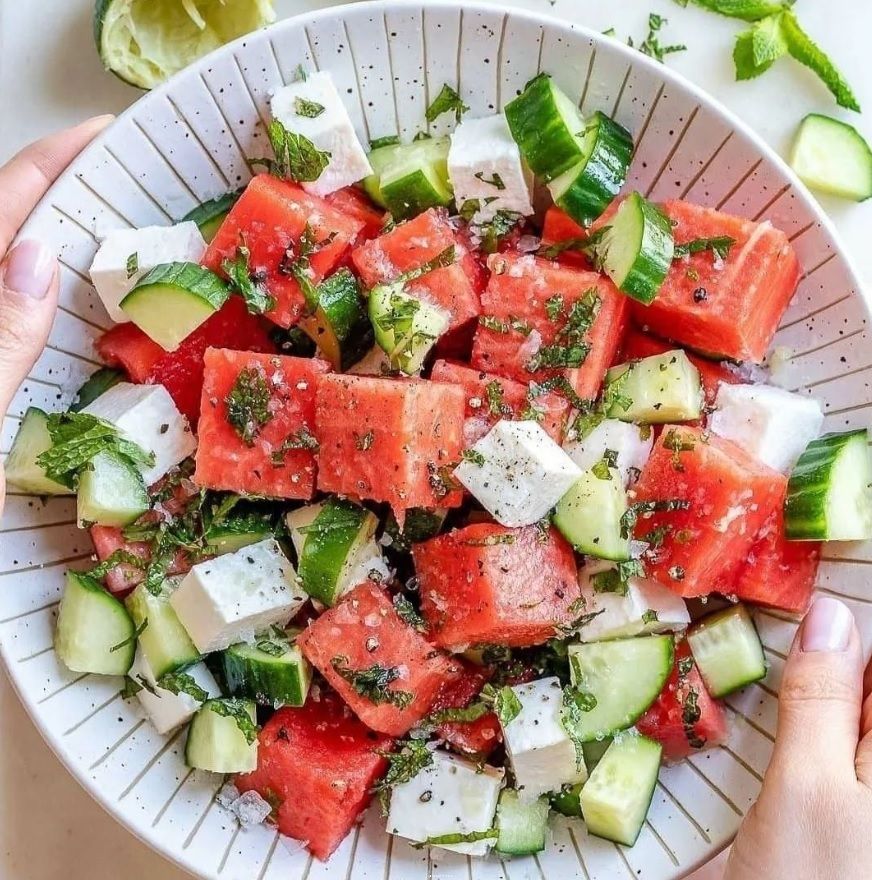 La recette de la salade à la pastèque, au concombre, à la feta et à la menthe | So Busy Girls