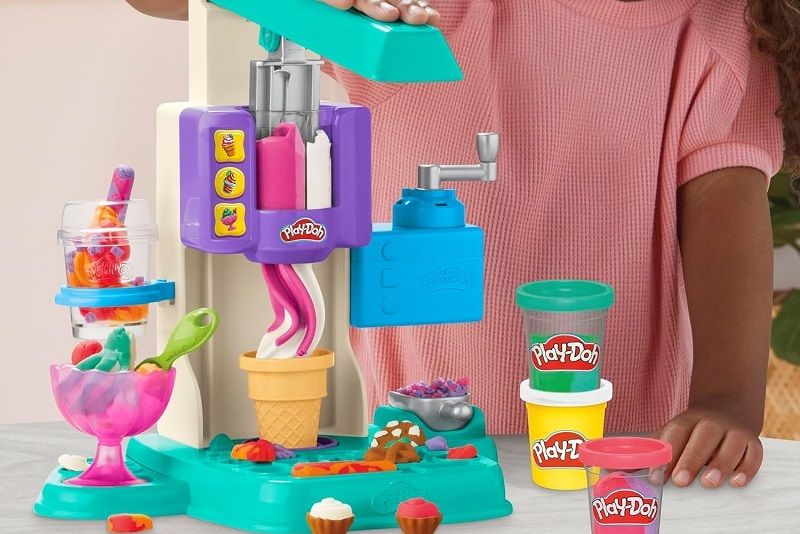 Le coffret Play-Doh Mes glaces arc-en-ciel : le cadeau parfait pour des enfants créatifs | So Busy Girls