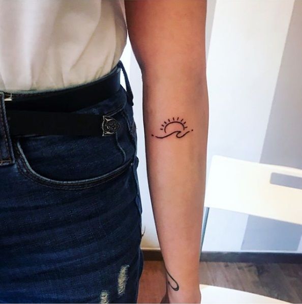 18 idées de tatouages vague pour tous ceux qui adorent la mer | So Busy Girls