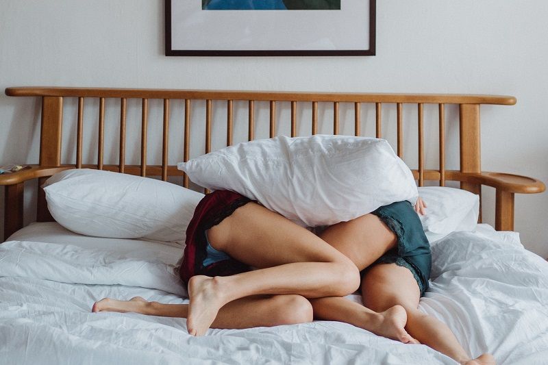 Comment éviter de trop réfléchir quand on fait l'amour ? | So Busy Girls