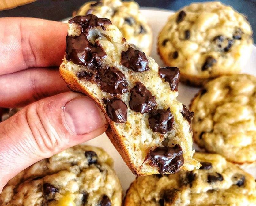La recette des muffins banane chocolat sans sucres ajoutés et sans matières grasses prêts en 5 minutes | So Busy Girls