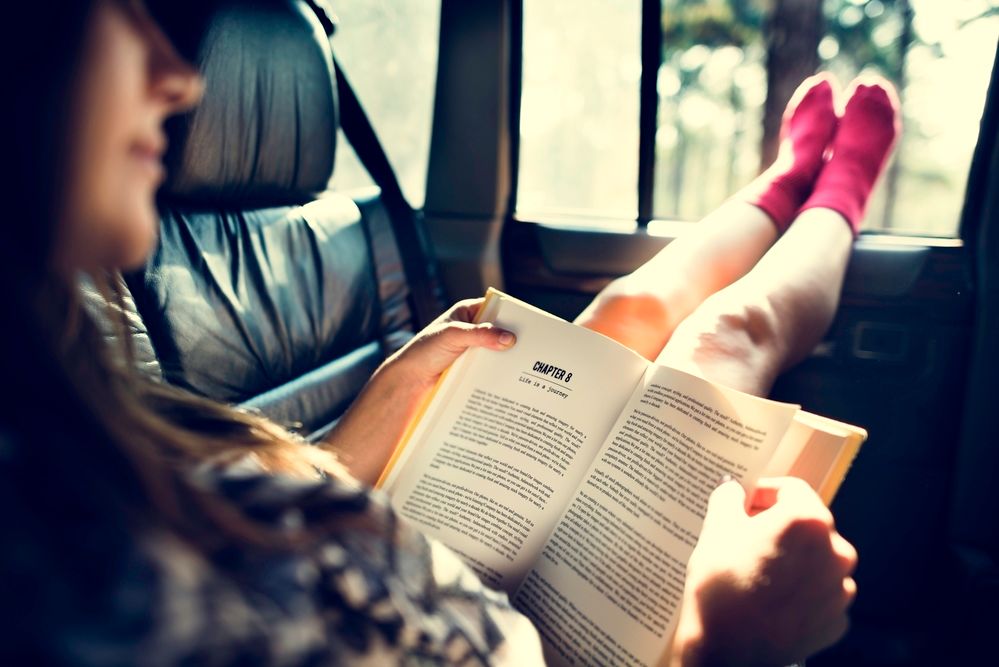 Voilà pourquoi lire en voiture rend malade | So Busy Girls