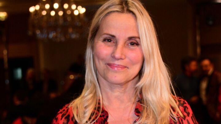 « J’aurais adoré faire partie de la bande » : Sophie Favier lance un appel (désespéré) à Hanouna | So Busy Girls