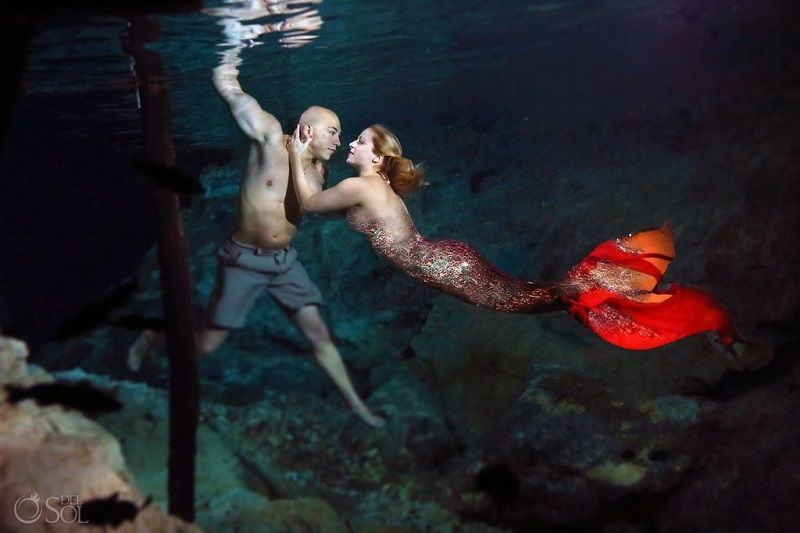 Elle rêvait d'être une sirène : il a réalisé son rêve en la demandant en mariage sous l'eau ! | So Busy Girls