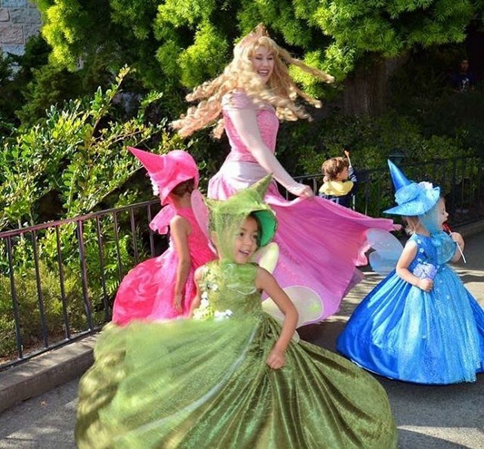 Ce papa recrée les robes des Princesses Disney pour sa fille, et elles sont époustouflantes ! | So Busy Girls