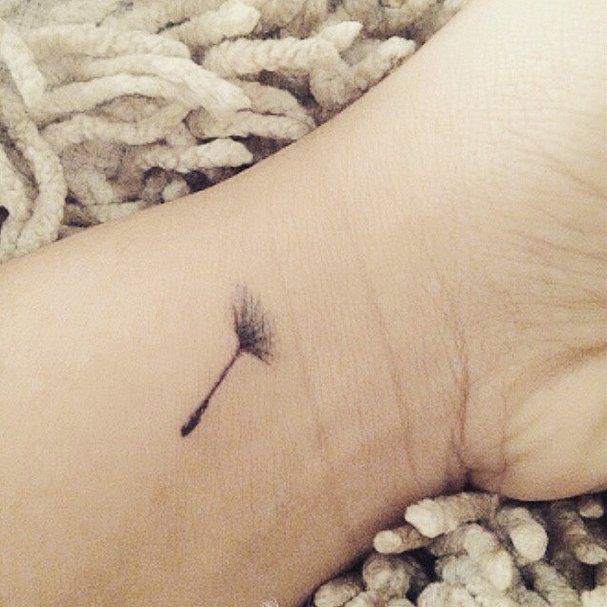 Un tout petit tatouage pissenlit | So Busy Girls