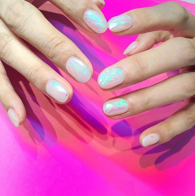 La dernière tendance nail art : les glass nails | So Busy Girls