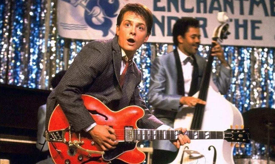 Retour vers le futur : Michael J. Fox réagit enfin aux critiques sur la guitare de Marty McFly | So Busy Girls