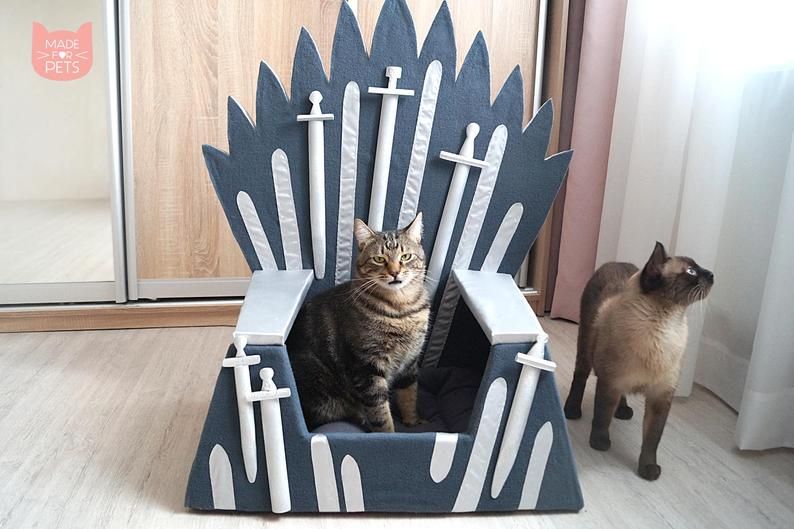 Cette designer a créé des paniers pour chat et chien Game of Thrones et ils sont vraiment trop stylés | So Busy Girls