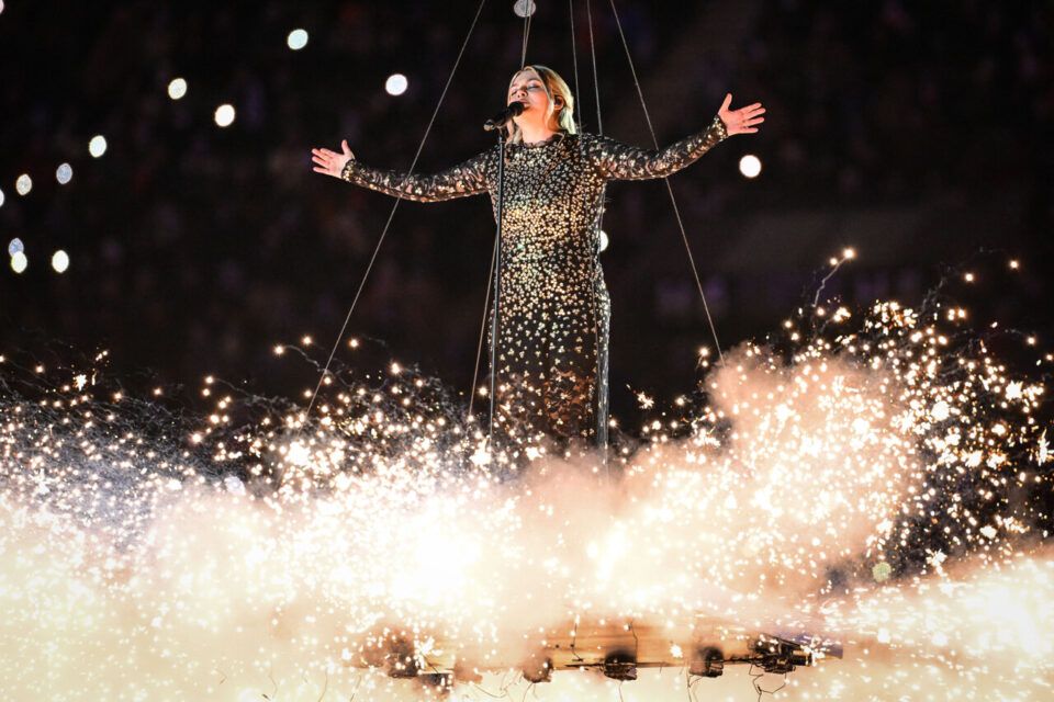 Louane à l'Eurovision 2025 : sa mise en scène prévoit une tempête de sable sur scène et provoque un incident inattendu | So Busy Girls