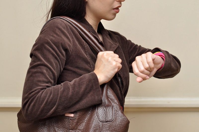 C’EST PAS MOI QUI MANQUE DE PONCTUALITÉ, CE SONT LES ÉLÉMENTS QUI SE LIGUENT CONTRE MOI POUR M’EMPÊCHER D’ARRIVER À L’HEURE | So Busy Girls
