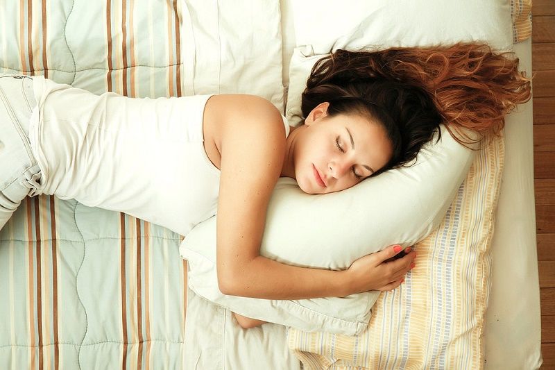 7 raisons qui font que les lève-tard sont des amis géniaux | So Busy Girls