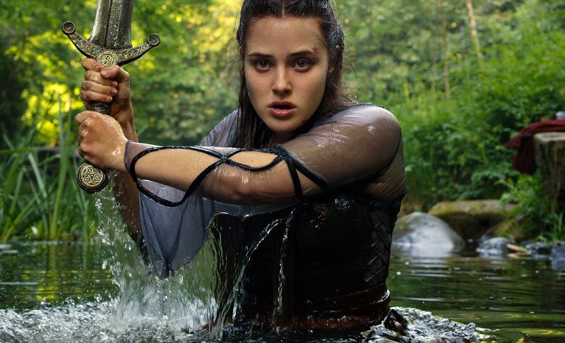 Découvrez la bande-annonce de Cursed : La rebelle, la nouvelle série Netflix avec la star de 13 Reasons Why | So Busy Girls