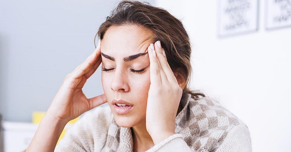 Vous êtes stressé et vous avez souvent mal à la tête ? Voilà comment soulager une migraine | So Busy Girls