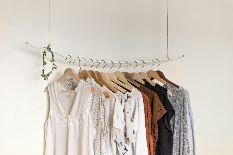 5 astuces pour une garde-robe minimaliste et stylée | So Busy Girls